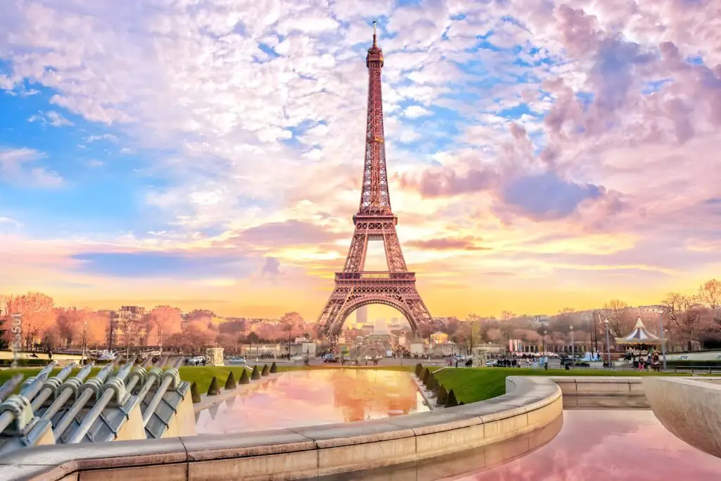 Eiffel-Tower-Paris | France | great  place for solo travelers